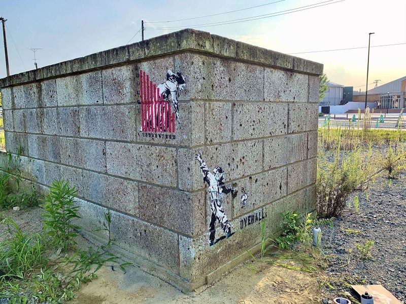 thị trấn fubata chào đón du khách trở lại bằng graffiti